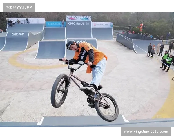 BMX自由式公园赛选手纷纷拿出看家本领，高难度酷炫动作引爆现场